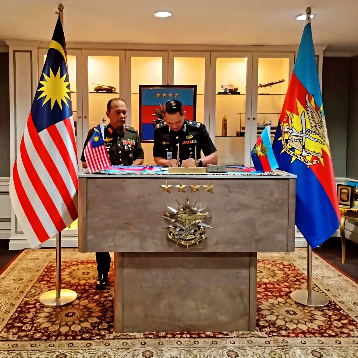 KUNJUNGAN HORMAT KOMANDAN MAKTAB TENTERA DIRAJA (MTD) KEPADA PANGLIMA ANGKATAN TENTERA (PAT)